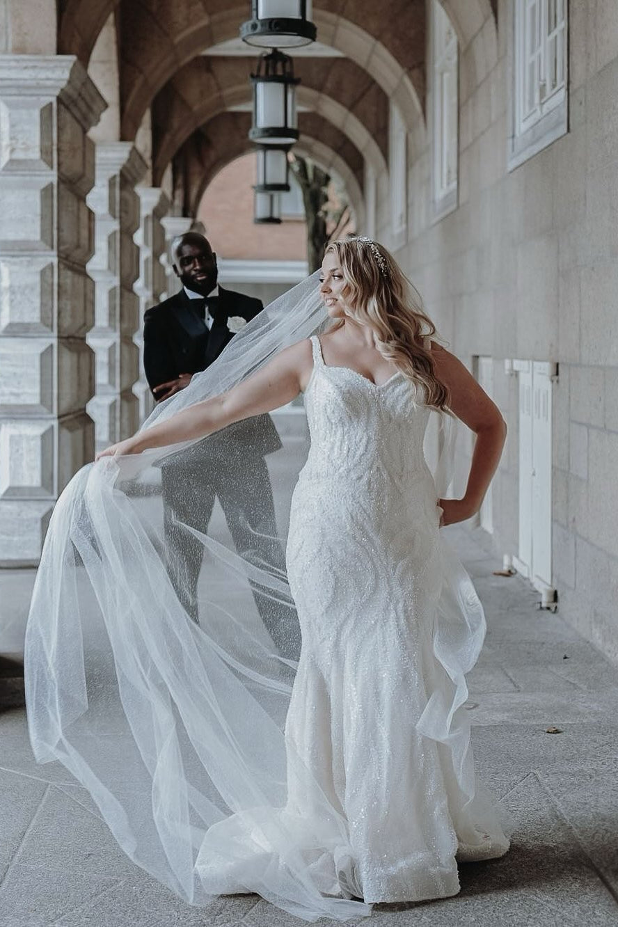 Chic White Mermaid Sweetheart Spaghetti Straps Sleeveless Beaded Sequined Long Wedding Dress