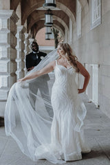 Chic White Mermaid Sweetheart Spaghetti Straps Sleeveless Beaded Sequined Long Wedding Dress