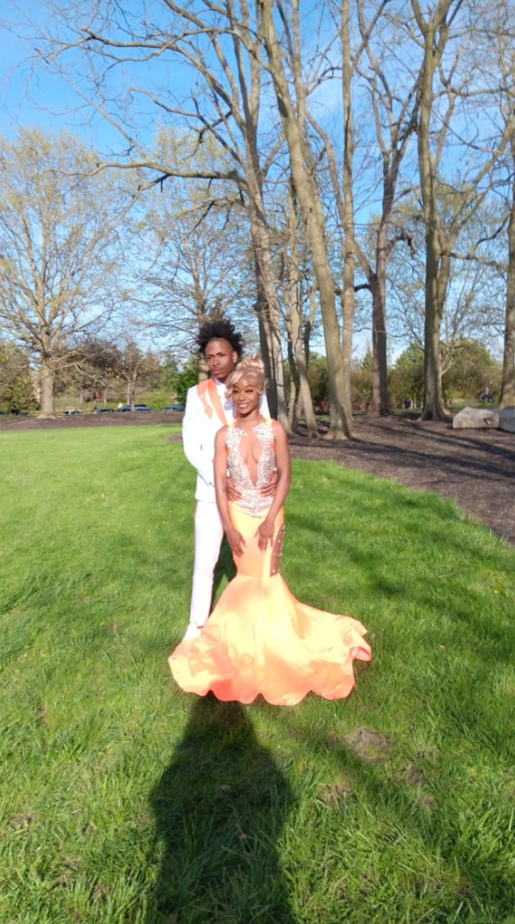 Chic White Orange Shawl Lapel Prom Suit