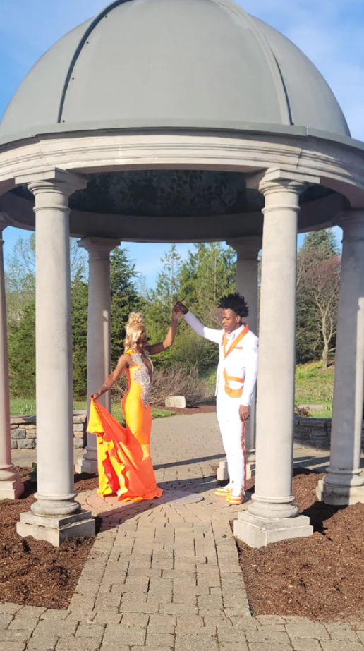 Chic White Orange Shawl Lapel Prom Suit