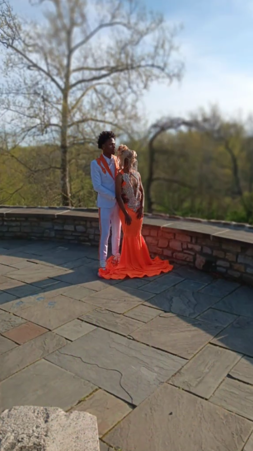 Chic White Orange Shawl Lapel Prom Suit