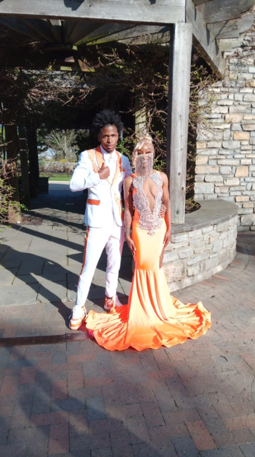 Chic White Orange Shawl Lapel Prom Suit