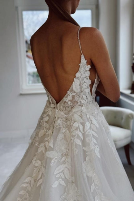 Chic White Spaghetti Strap Sleeveless Beaded Cathedral Train Lace Long Tulle Wedding Dresses