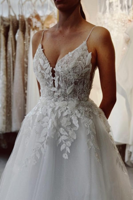Chic White Spaghetti Strap Sleeveless Beaded Cathedral Train Lace Long Tulle Wedding Dresses