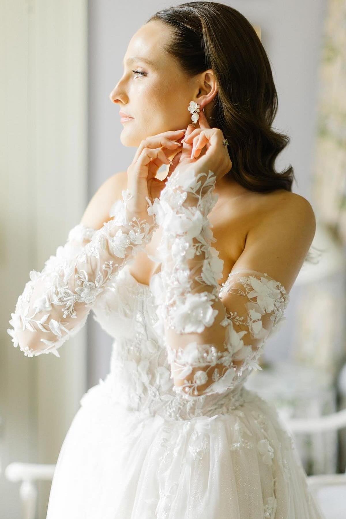 Chic White Sweetheart A-Line Cathedral Train Tulle Wedding Dresses with Appliques Chic White Sweetheart A-Line Cathedral Train Tulle Wedding Dresses with Appliques