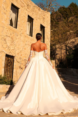 Chic White Sweetheart Ball Gown Sleeveless Floor-Length Satin Wedding Dress With Lace