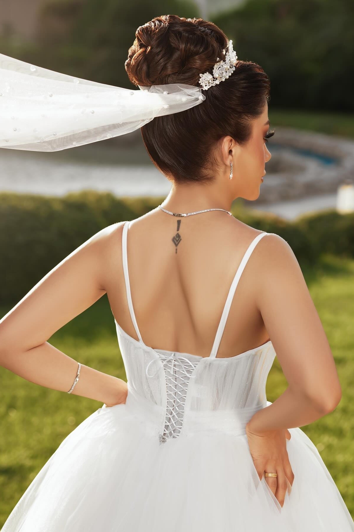 Chic White Sweetheart Spaghetti Strap Sleeveless Ball Gown Tulle Wedding Dresses With Pearls And Appliques