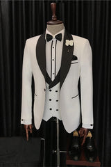 Chic White Three-Piece Slim Fit Groom's Wedding Ensemble
