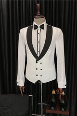 Chic White Three-Piece Slim Fit Groom's Wedding Ensemble