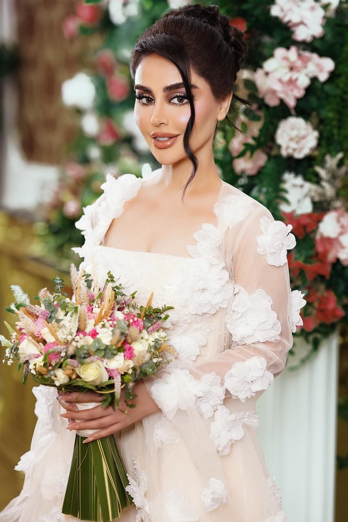 Chic Champagne A-Line Square Beaded Illusion Sleeves Sequined Long Tulle Wedding Dresses With 3D Flowers