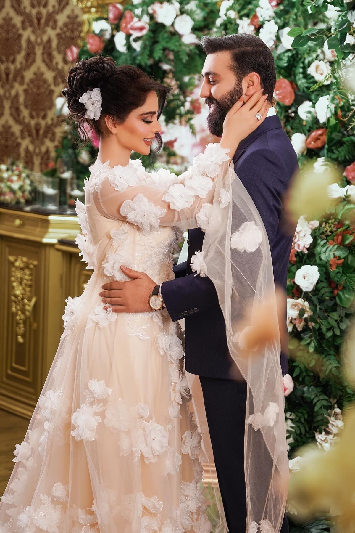 Chic Champagne A-Line Square Beaded Illusion Sleeves Sequined Long Tulle Wedding Dresses With 3D Flowers