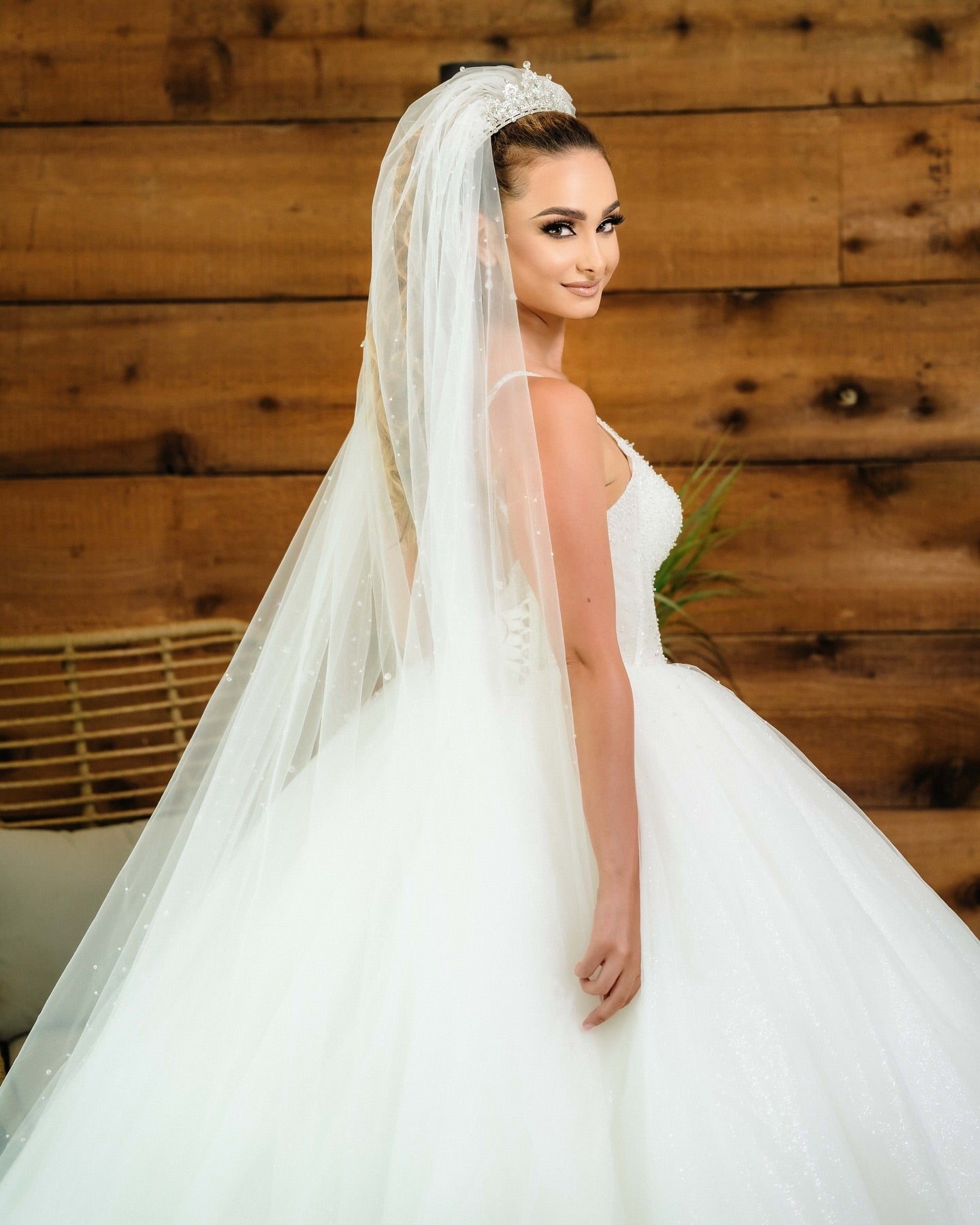 Chic White V-Neck Spaghetti Strap Beaded Ball Gown Sleeveless Cathedral Train Tulle Wedding Dresses