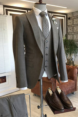 Coffee Peaked Lapel Three-Piece Fashionable Business Suit