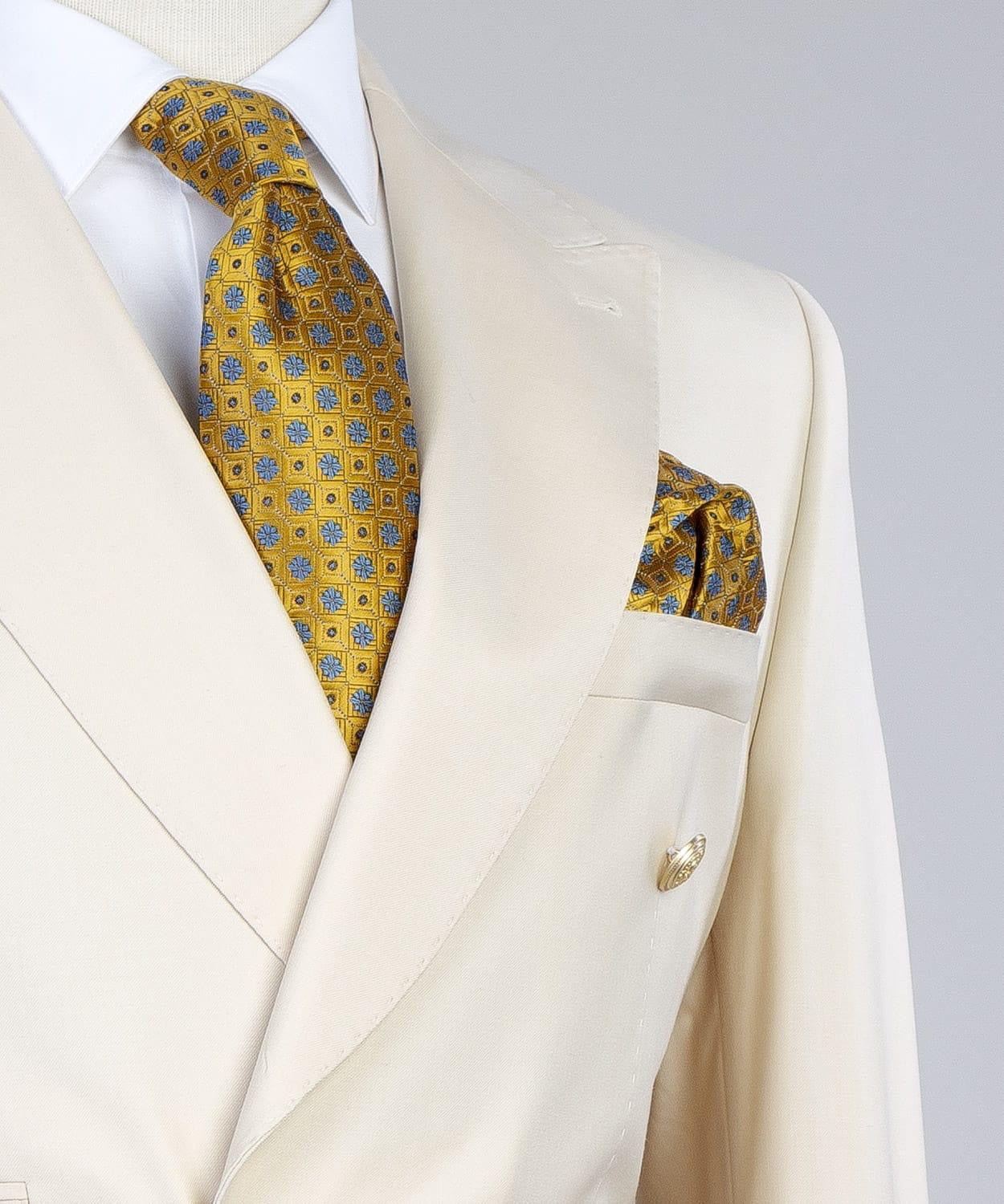 Creamy White Double Breasted Fashionable Peak Lapel Men’s Suits