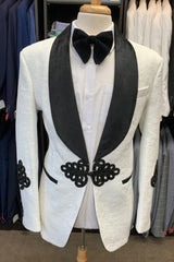 Custom White Jacquard Groom's Suit With Black Shawl Collar