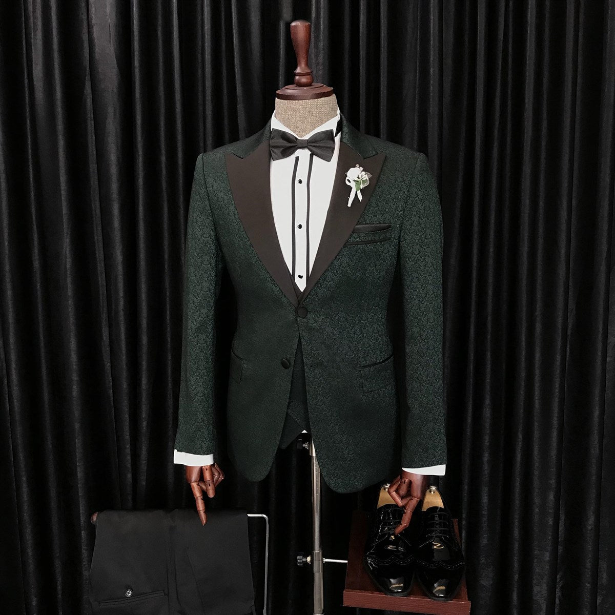 Dark Green Elegant Peaked Lapel Three-Piece Jacquard Men’s Suits