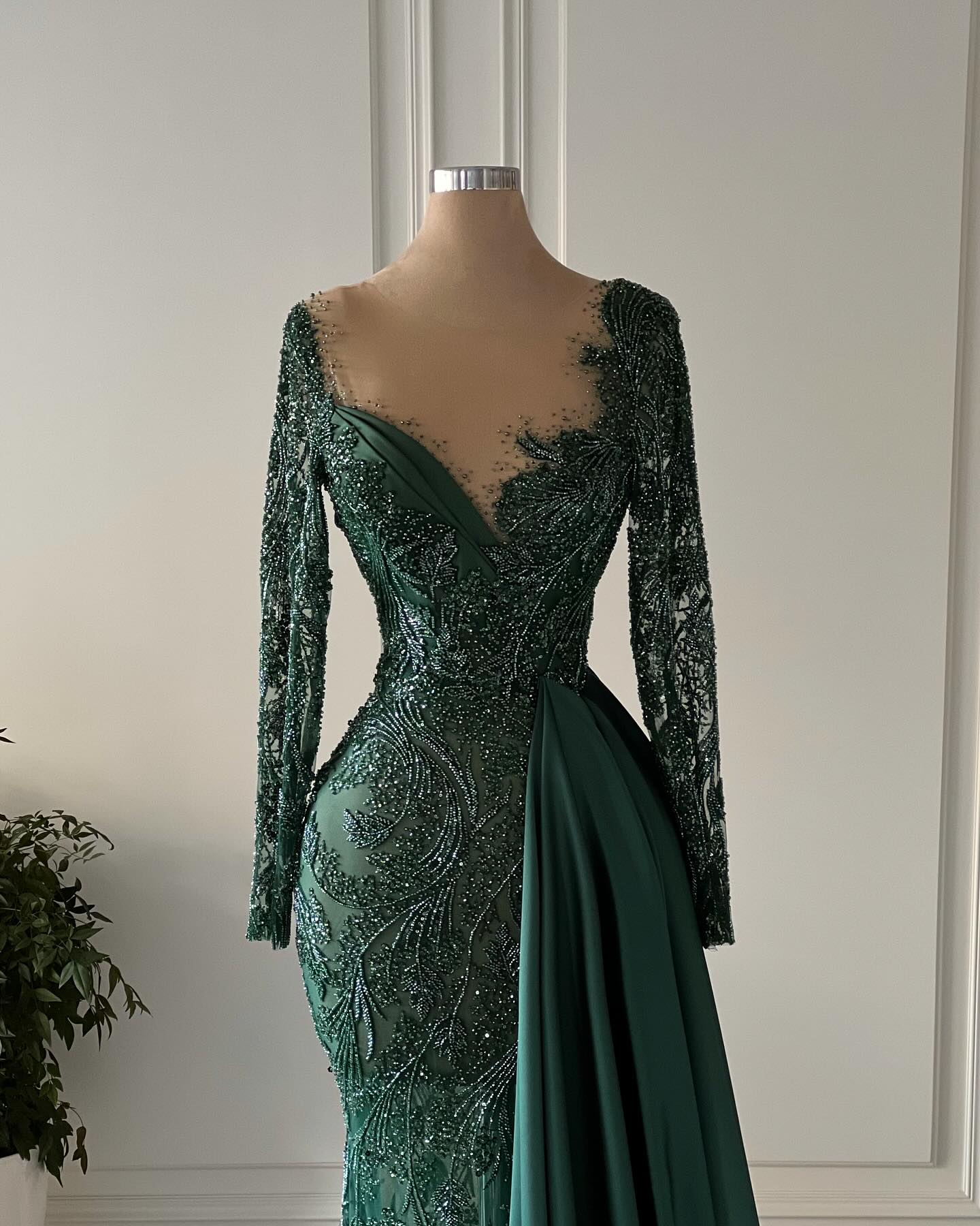 Dark green v-neck lace mermaid prom dress