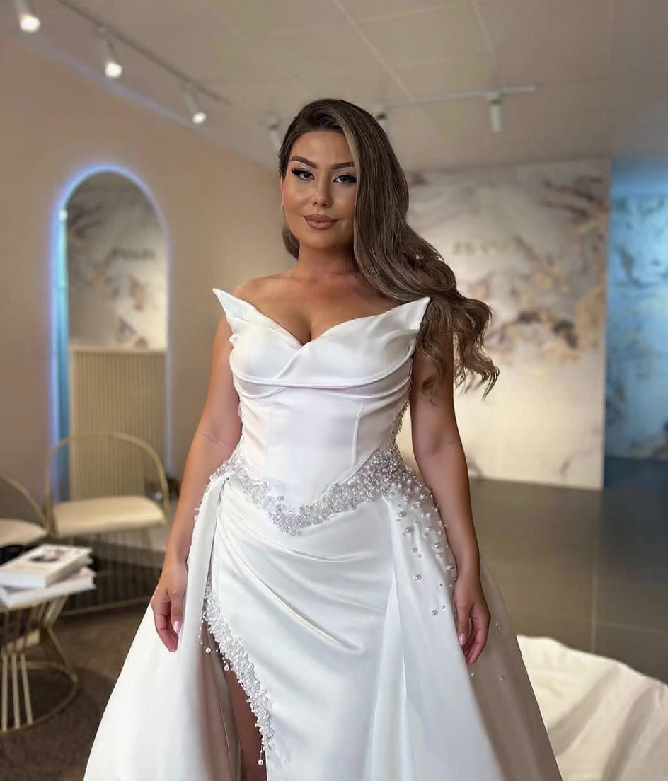 Designer Long White A-line Wedding Dress Hight Split Sleeveless V-neck Satin Bridal Gowns