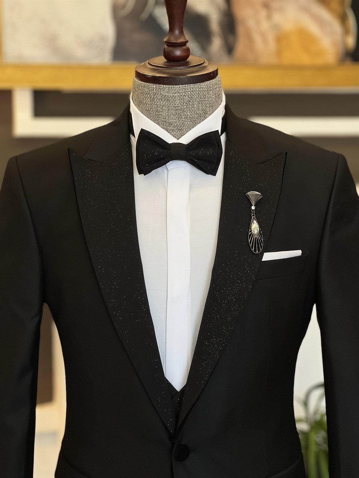 Elegant Black Sparkling Peaked Lapel Three-Piece Wedding Men’s Suits