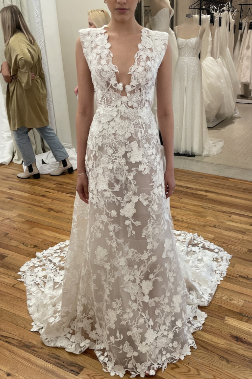 Elegant Long White A-line V-neck Sleeveless Lace Wedding Dress