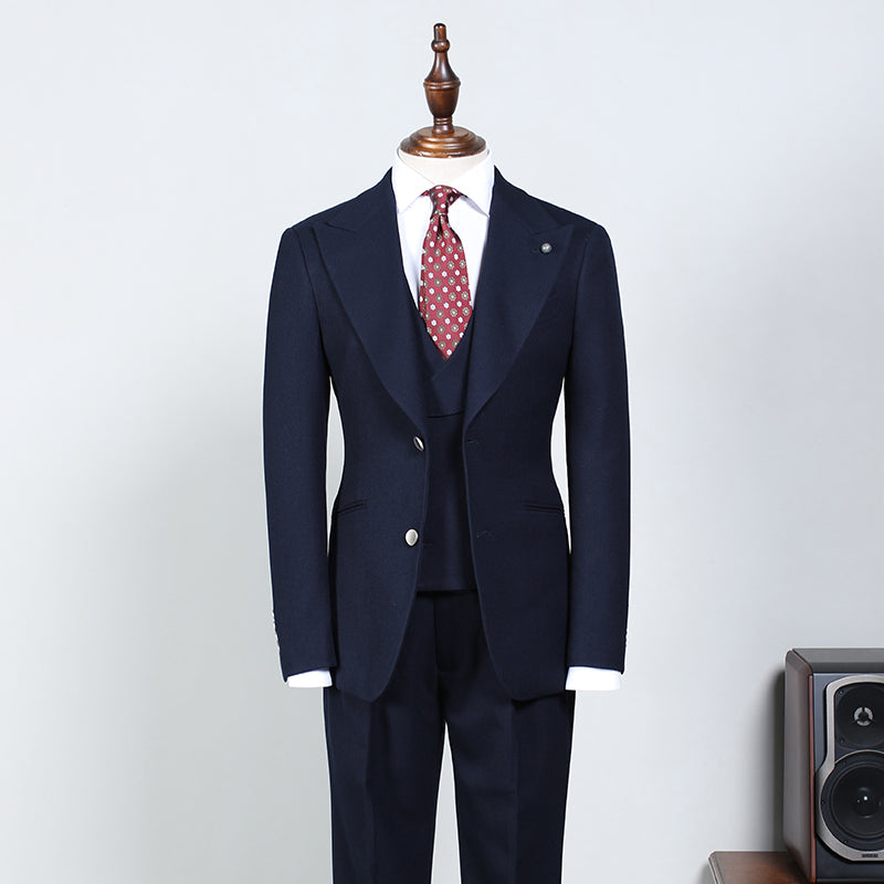 Elegant Navy Blue Three Pieces Peak Lapel Custom Business Suit