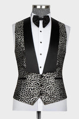 Elegant Silver Jacquard Peaked Lapel Three-Piece Prom Outfit