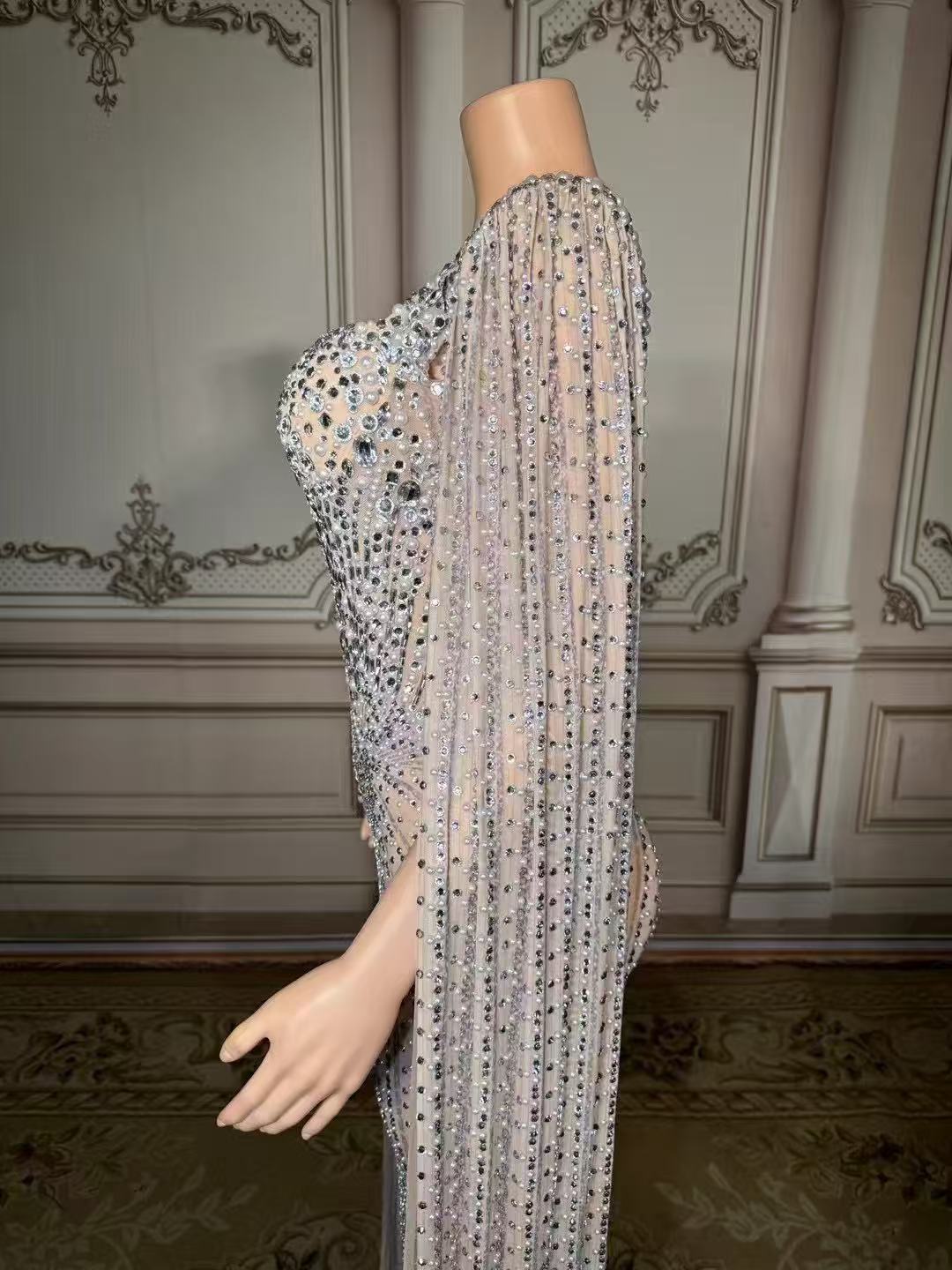 Elegant Silver V-Neck Column Beaded Cap Sleeveless Floor-Length Slit Tulle Evening Dresses With Pearls And Rhinestones