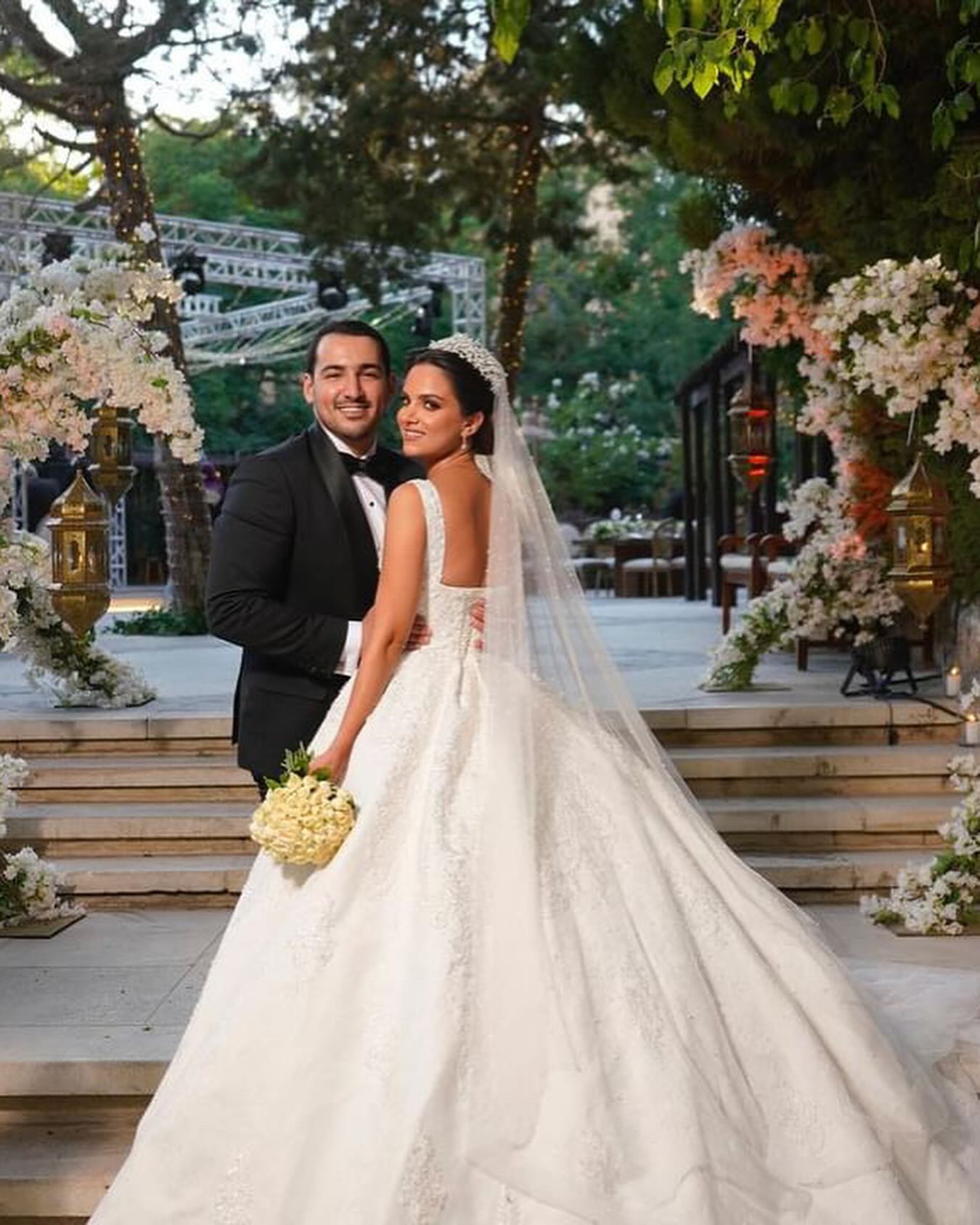 Elegant White Ball Gown Spaghetti Straps Sleeveless Beaded Lace Sweep Train Satin Wedding Dress