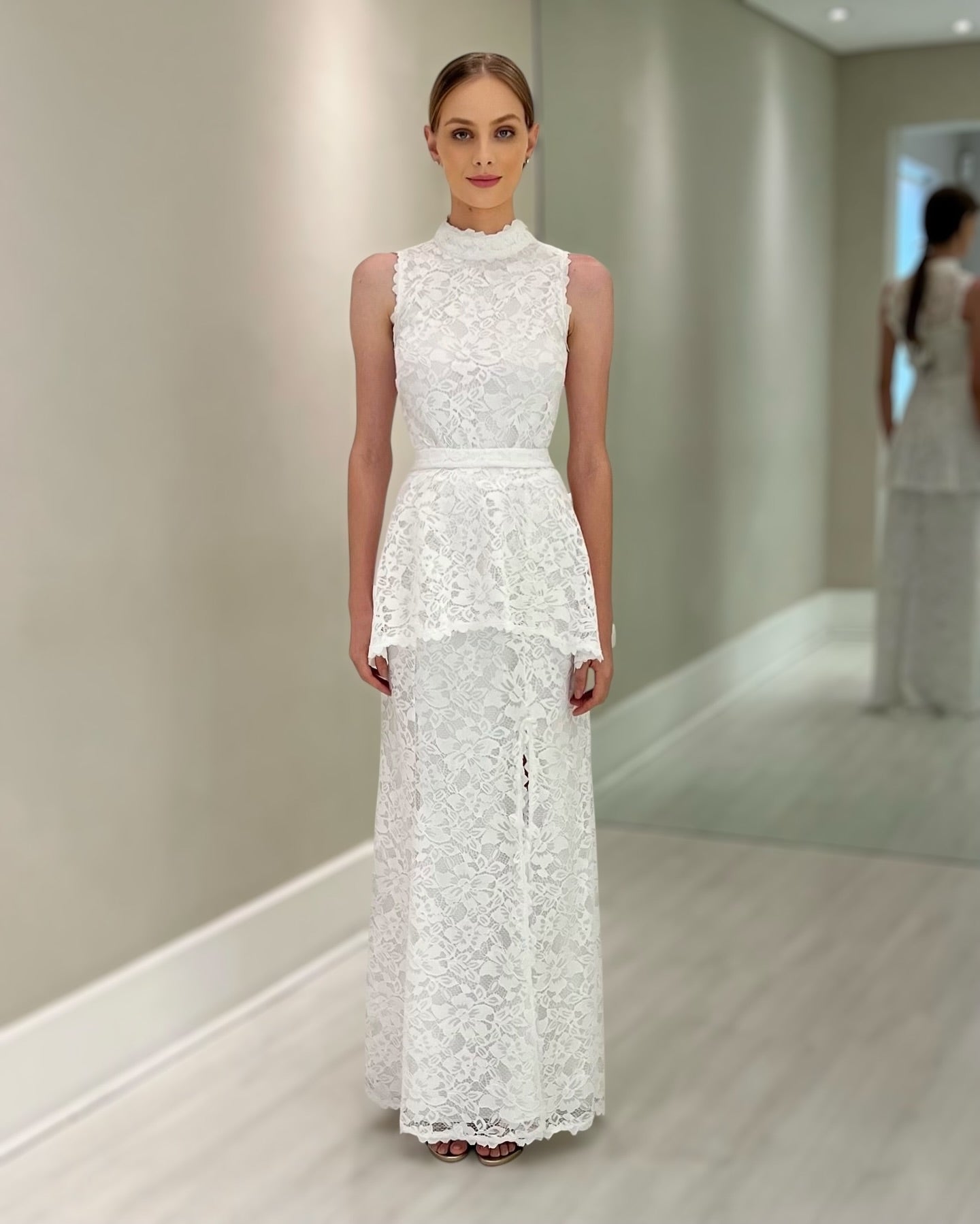 Elegant White Lace High-Neck Suit Sleeveless Floor-Length Mother of the Bride Dress With Slit