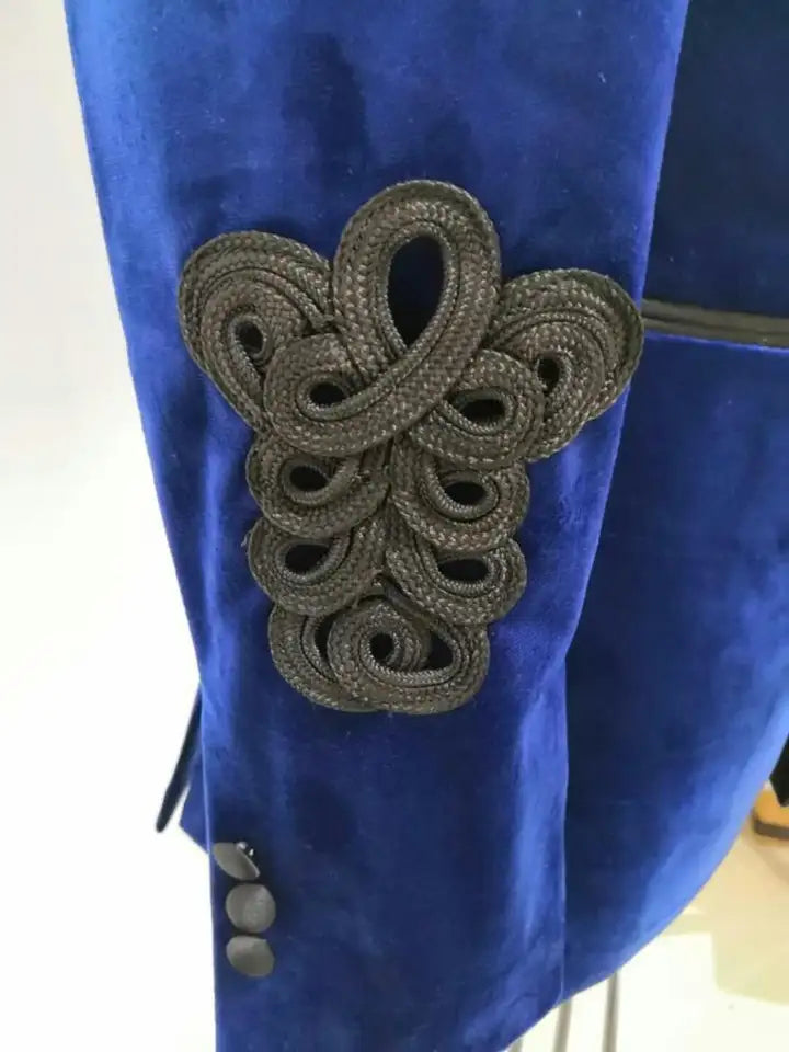 Elegant White Shawl Collar Two-Piece Jacquard Groom's Wedding Suit