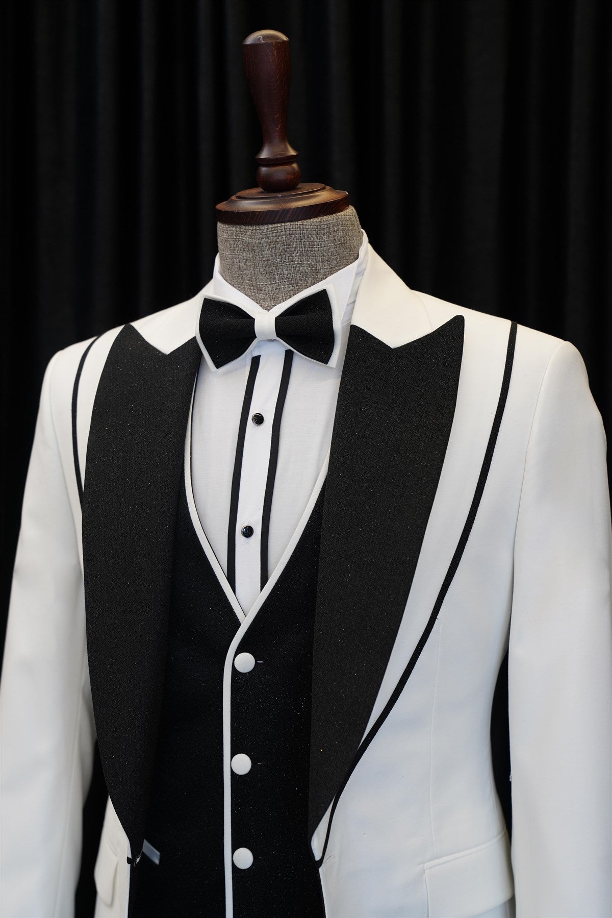 Elegant White and Black Peaked Lapel Three-Piece Wedding Suit