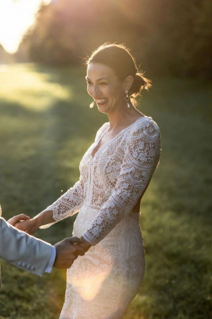 Elegant Bohemia White V-Neck Mermaid Long Sleeve Court Train Lace Wedding Dresses 