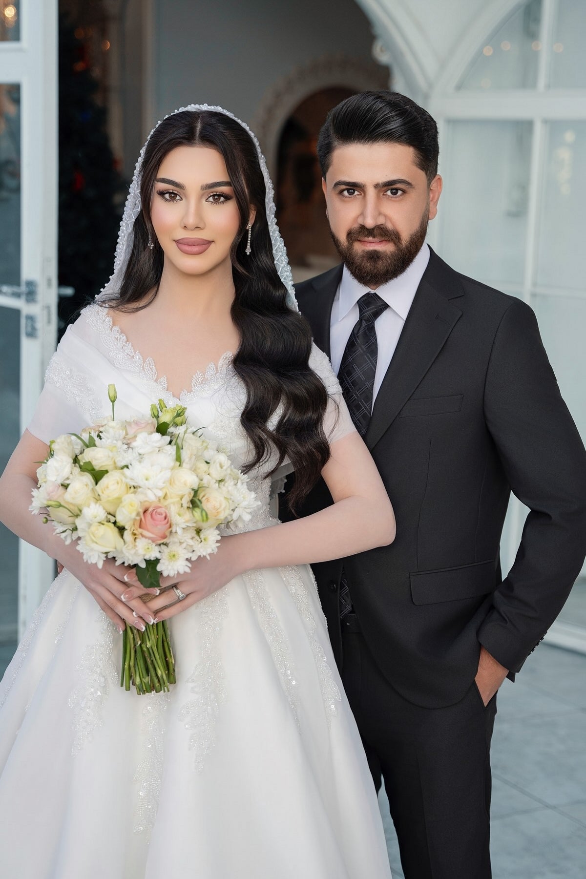 Elegant White V-Neck Off-The-Shoulder Sleeveless Sequined Long Chiffon Wedding Dresses With Appliques