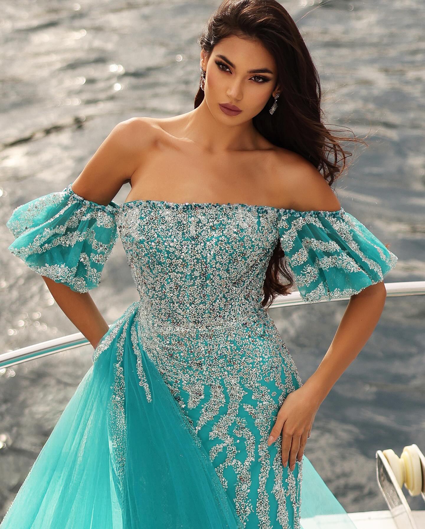 Enchanting Blue Column Strapless Off-The-Shoulder Sleeveless Sequined Panel Train Tulle Prom Dresses