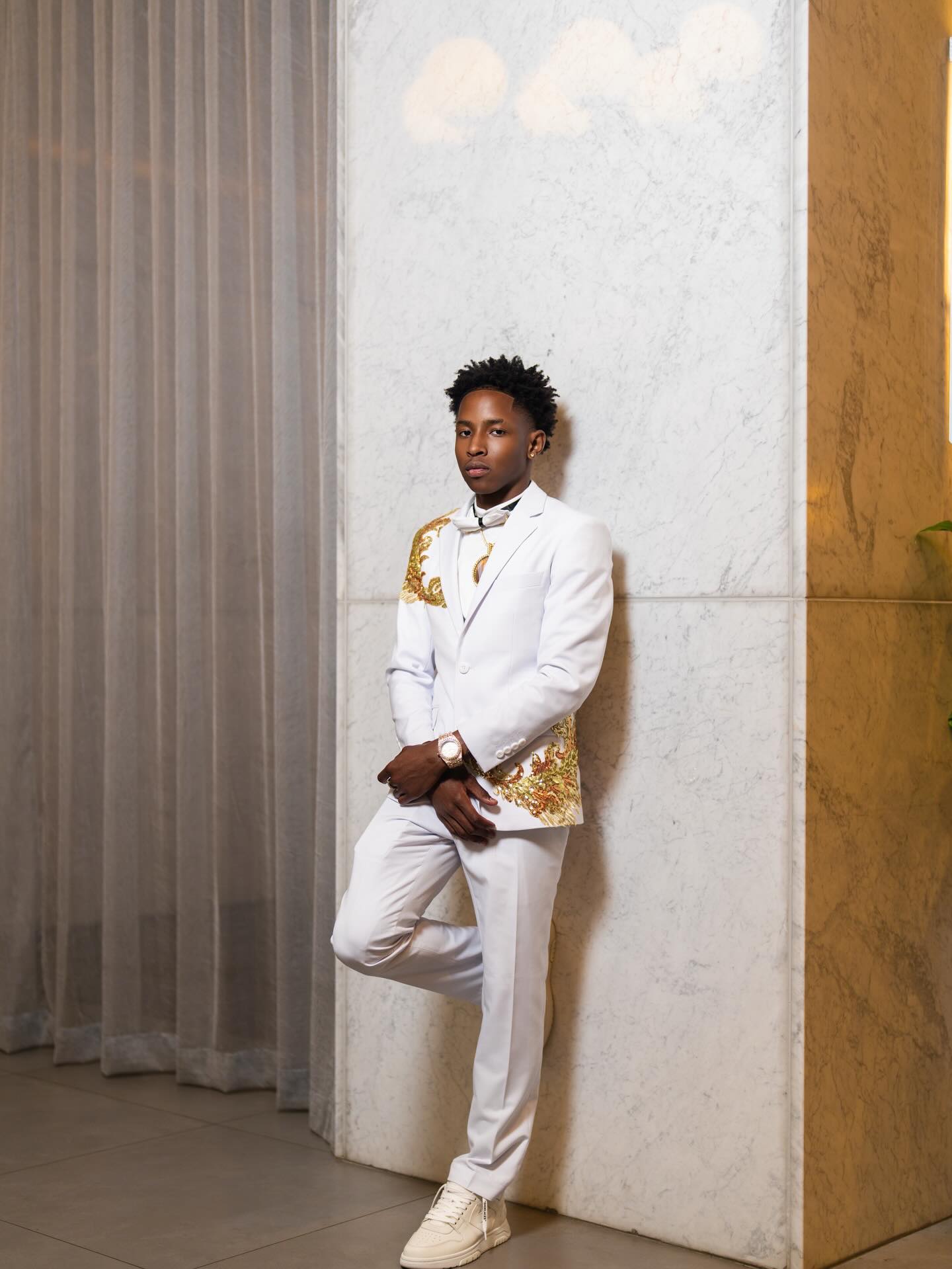 Exquisite Long Gold Sequin Prom Dress V-Neck Mermaid Formal Gown with Crystals