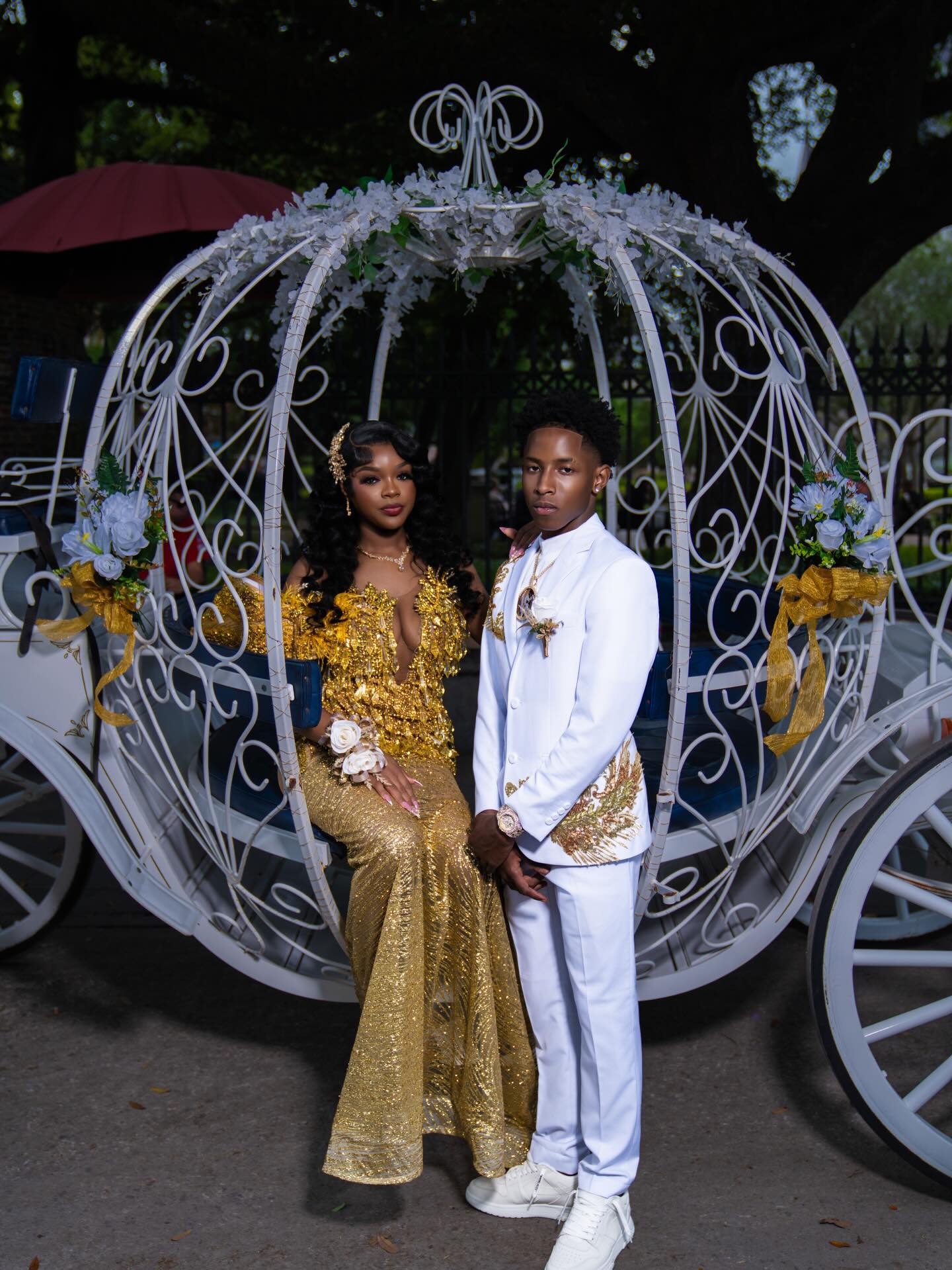 Exquisite Long Gold Sequin Prom Dress V-Neck Mermaid Formal Gown with Crystals