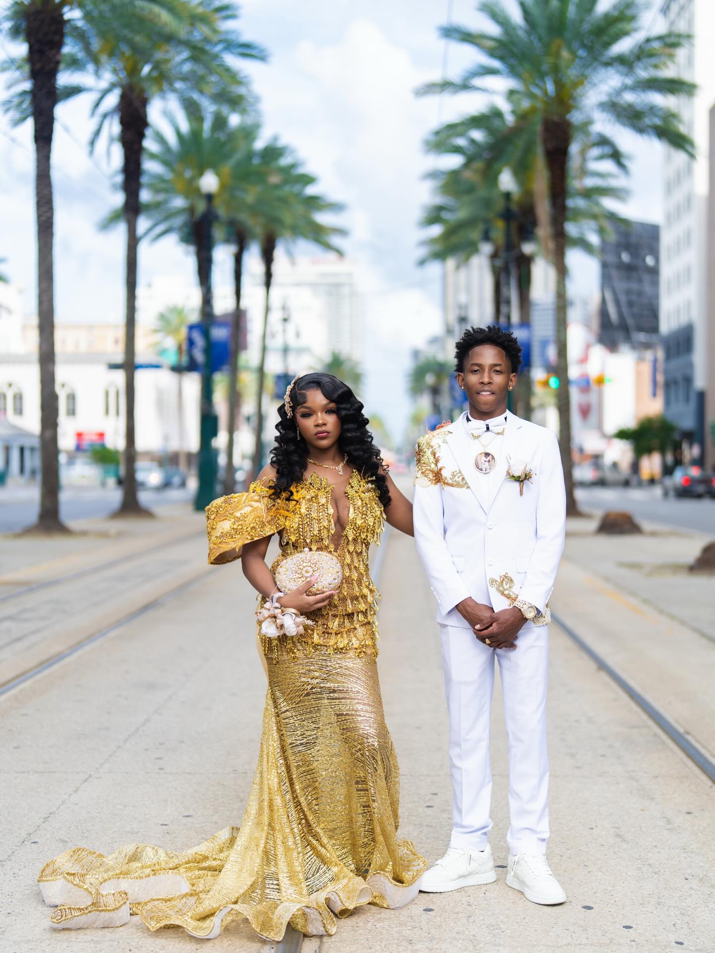 Exquisite Long Gold Sequin Prom Dress V-Neck Mermaid Formal Gown with Crystals