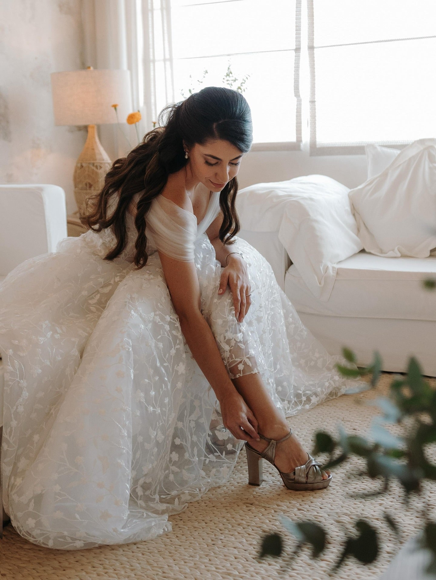 Fabulous White A-Line Lace Strapless Off-The-Shoulder Sleeveless Ball Gown Tulle Wedding Dresses