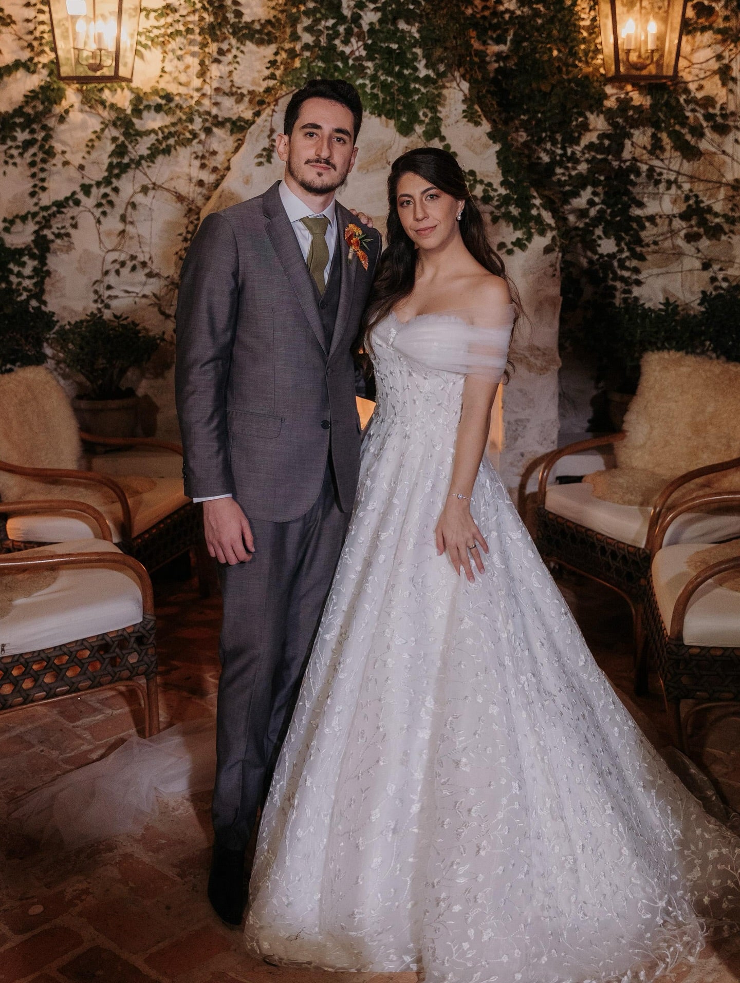 Fabulous White A-Line Lace Strapless Off-The-Shoulder Sleeveless Ball Gown Tulle Wedding Dresses