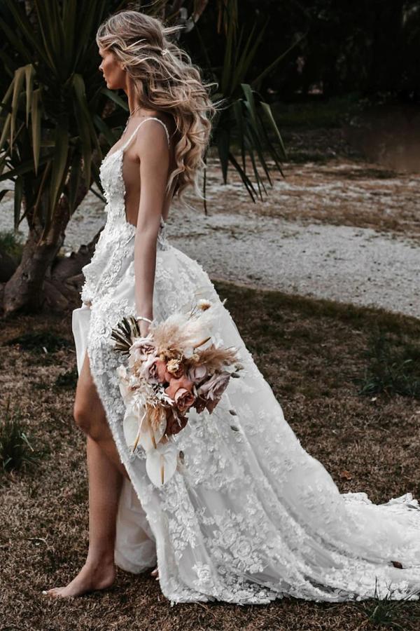 Fabulous White A-Line Spaghetti Strap V-neck Sleeveless Lace Sweep Train Tulle Wedding Dresses With High Slit
