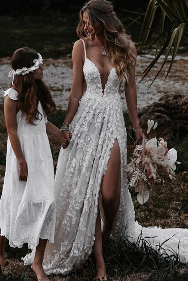 Fabulous White A-Line Spaghetti Strap V-neck Sleeveless Lace Sweep Train Tulle Wedding Dresses With High Slit