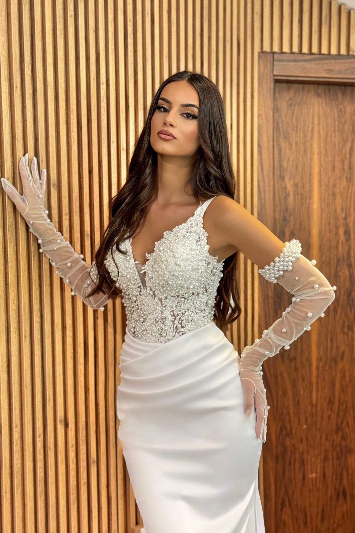 Fabulous White Mermaid V-Neck Spaghetti Strap Lace Sleeveless Beaded Long Satin Wedding Dresses With Pearls
