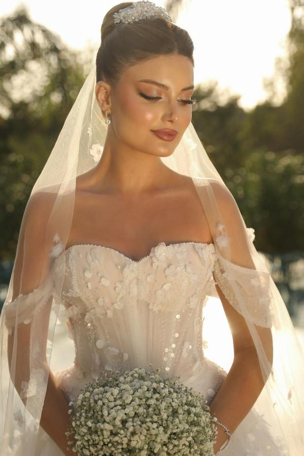 Fabulous White Sweetheart Off-The-Shoulder Sleeveless Sequined Beaded Ball Gown Long Tulle Wedding Dresses With Pearls And Appliques