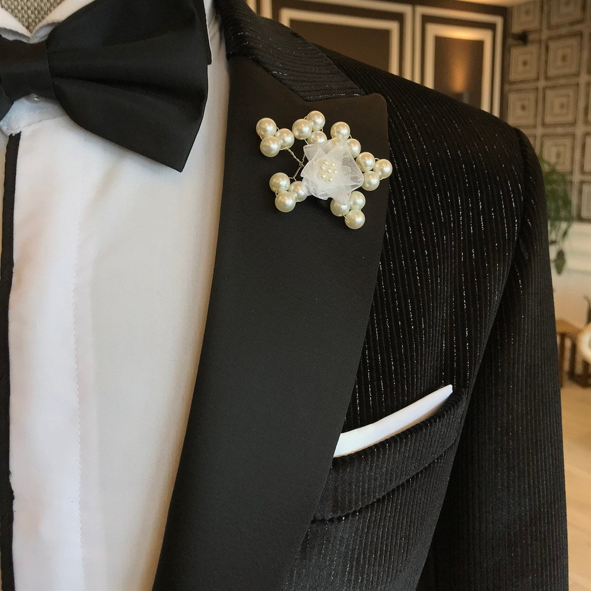 Fashion Black Sparkling Stripes Peaked Lapel Men’s Suit