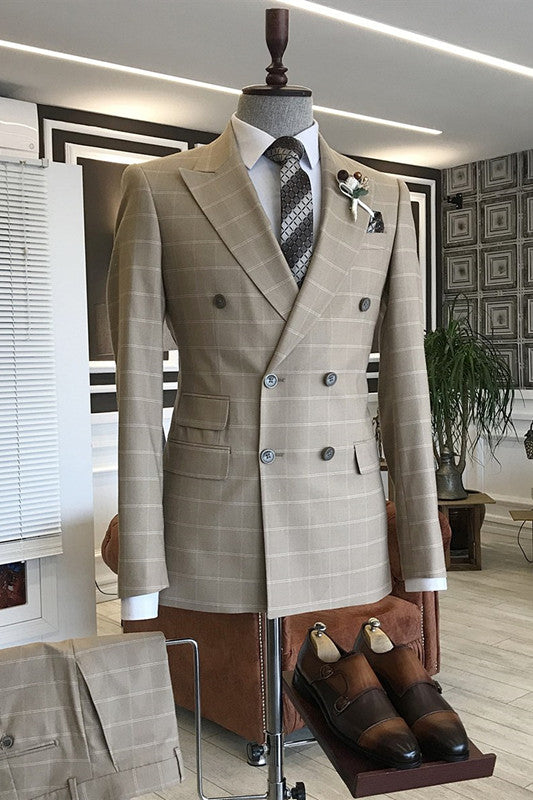 Fashionable Light Khaki Plaid Peaked Lapel Business Suit