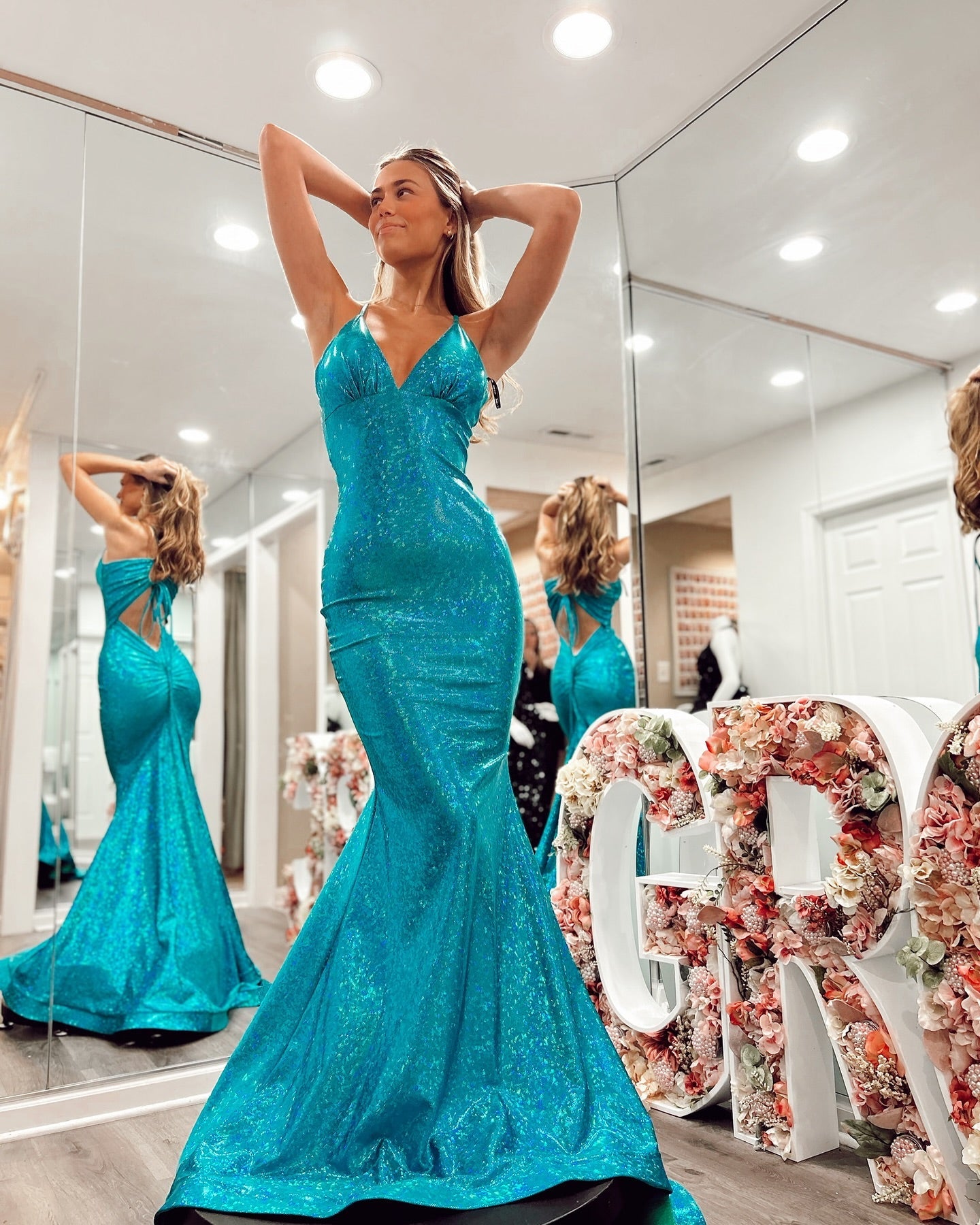 Fashionable Pool V-Neck Sleeveless Mermaid Prom Dress with Court Train