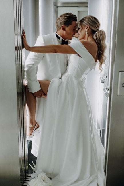 Fashionable White A-Line Off-the-shoulder Split Front Lace-up Long Wedding Dress Panel Train