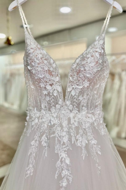 Fashionable White V-Neck Spaghetti Strap A-Line Sleeveless Tulle Wedding Dresses With Appliques