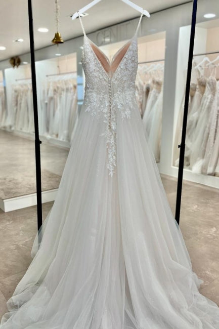 Fashionable White V-Neck Spaghetti Strap A-Line Sleeveless Tulle Wedding Dresses With Appliques