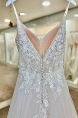 Fashionable White V-Neck Spaghetti Strap A-Line Sleeveless Tulle Wedding Dresses With Appliques
